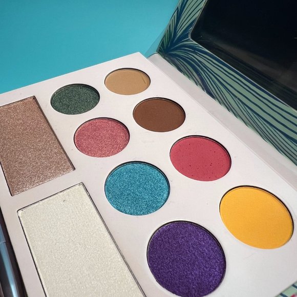 Moods Eyeshadow and Highlighter Palette - Picture 3 of 4